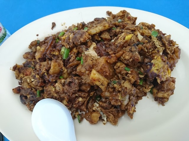 Boon Lay Fried Carrot Cake & Kway Teow Mee